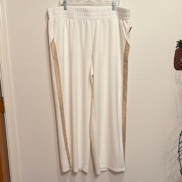 Belle by Kim Gravel Pants - 🏃♀️🏃♀️🏃♀️BOGOHO🏃♀️🏃♀️🏃♀️Cream Wide-Leg Lounge Pants with Gold Side Stripe